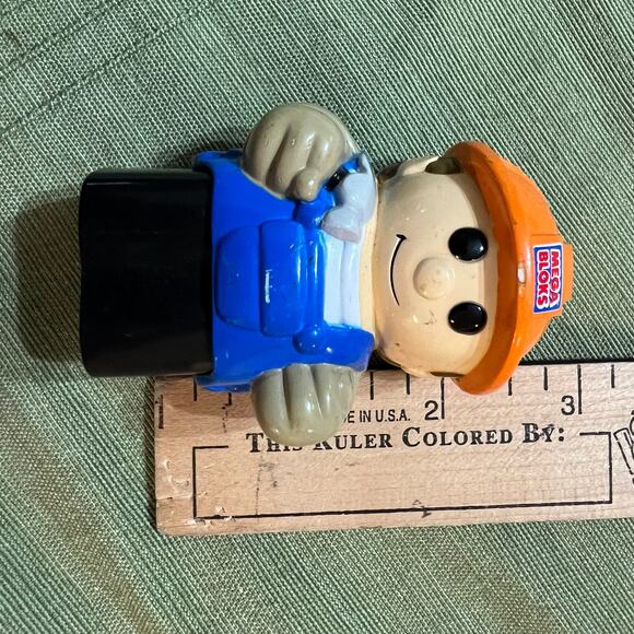 Mega Bloks Construction Worker with hammer - Picture 1 of 2